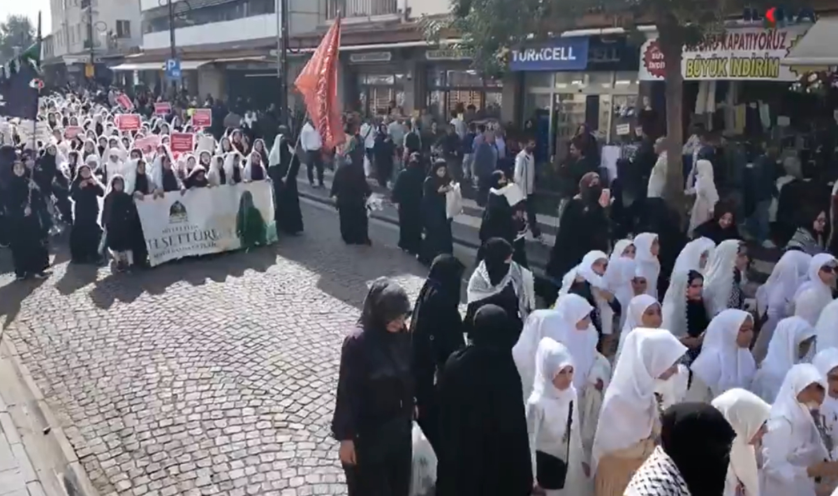 Με ξύδι ξέπλυναν πλατεία μετά από συγκέντρωση Κούρδων στη Τουρκία: «Θα την πλένουμε 40 ημέρες»