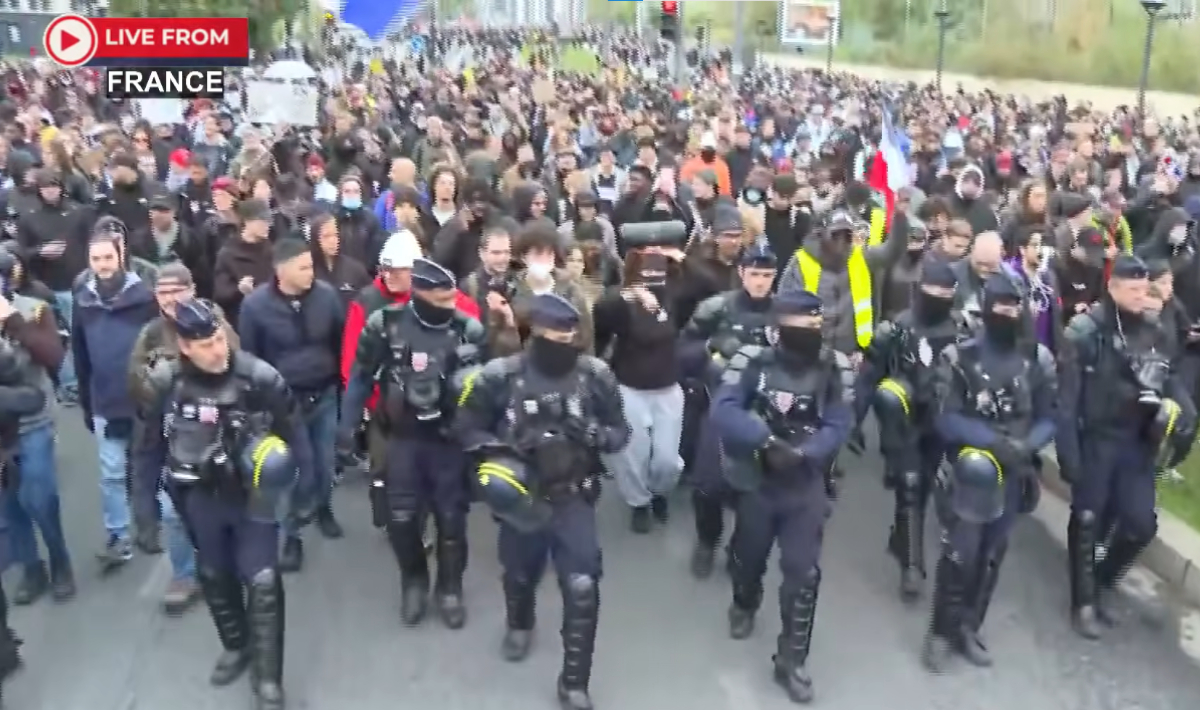Δείτε Live: Γαλλία – Χιλιάδες στους δρόμους, δρακόντεια μέτρα ασφαλείας υπό τον φόβο νέων επεισοδίων