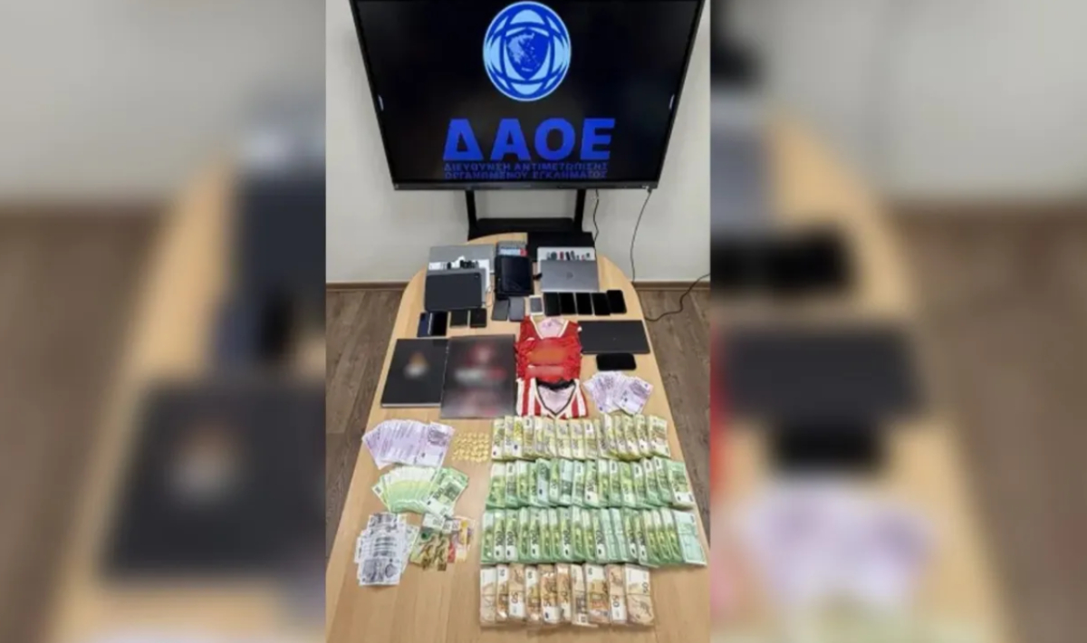 Αστυνομικές πηγές διαψεύδουν ότι βρέθηκαν εμφανίσεις άλλων ομάδων στο σπίτι της Βάσως Τσαρούχα