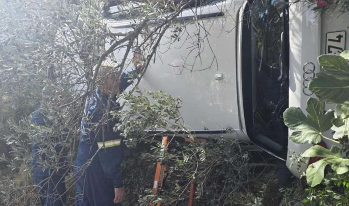 Χίος: Συναγερμός για την πτώση αυτοκινήτου στο κενό – απεγκλωβίστηκε σώος ο οδηγός