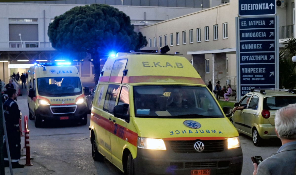 Μοτοσικλέτα ανετράπη στη Συγγρού και αυτοκίνητο παρέσυρε τη συνοδηγό, εγκατέλειψε το σημείο ο οδηγός της μηχανής