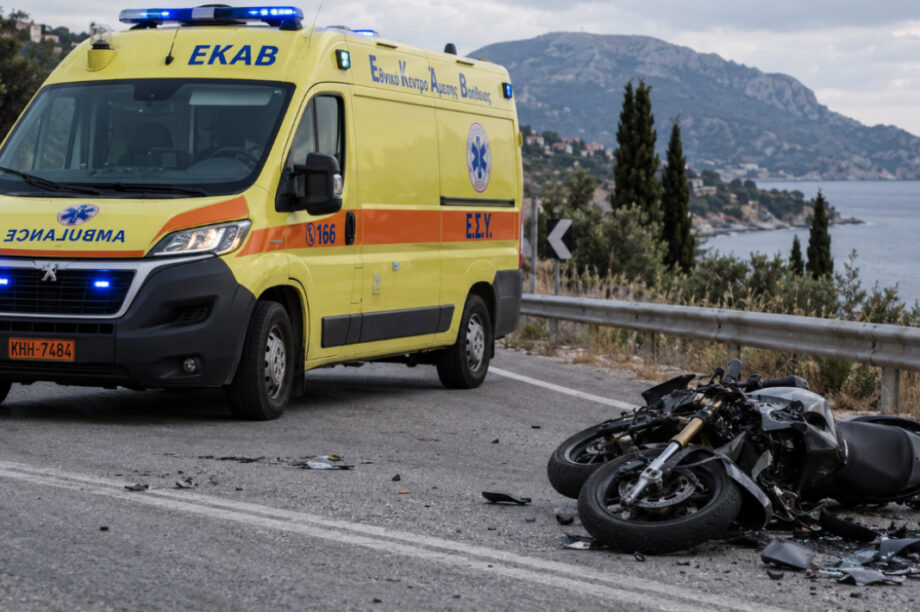 ΕΚΑΒ ΤΡΟΧΑΙΟ ΜΕ ΜΗΧΑΝΗ