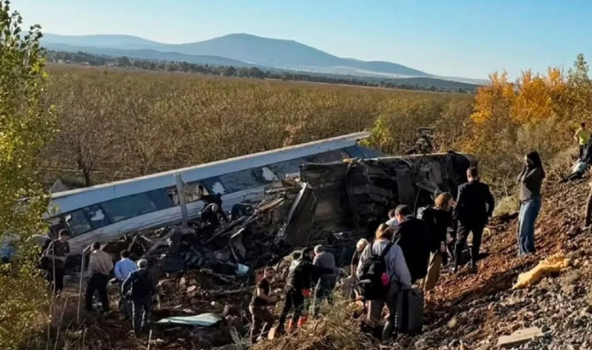 Σιδηροδρομική τραγωδία στην Ισπανία: Βλάβη στο σύστημα ασφαλείας και πιθανό ανθρώπινο λάθος στο μικροσκόπιο των ερευνών – Πάνω από 50 οι νεκροί