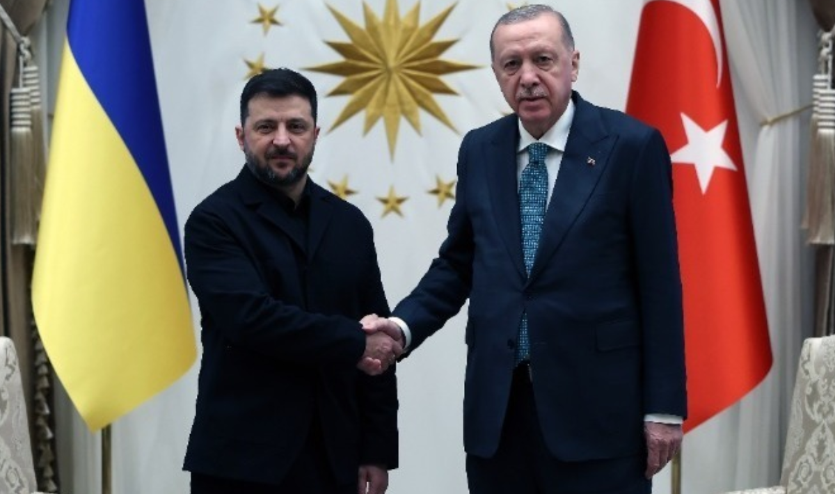 Έφτασε στην Κωνσταντινούπολη για συνομιλίες με τον Ερντογάν ο Ζελένσκι