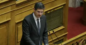 Βουλή: Επίσημα «εκτός» ο Καλαματιανός – Τα πυρά της Κουμουνδούρου