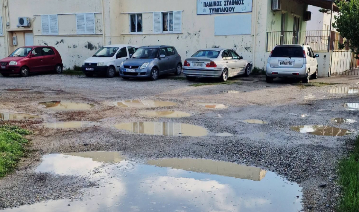 Μεσαρά: Σε «λιμνοθάλασσα» μετατράπηκε η αυλή του Παιδικού Σταθμού Τυμπακίου – Δείτε φώτο