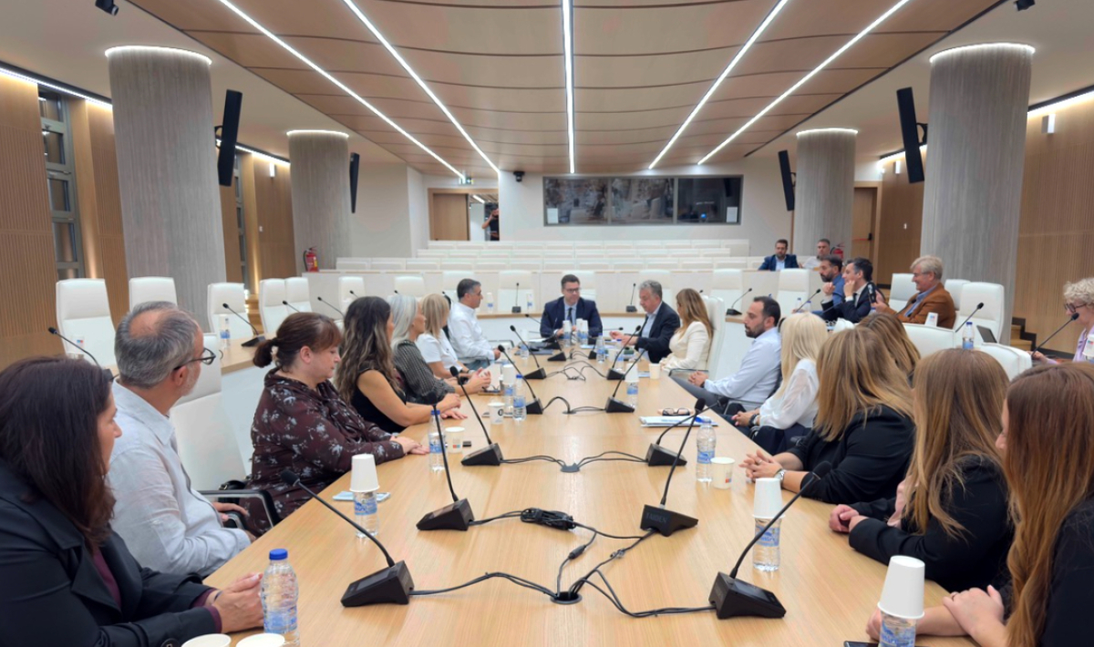 Σύσκεψη στην Περιφέρεια Κρήτης για το Εθνικό Πρόγραμμα Ανάπτυξης, τα νέα έργα και τις αποζημιώσεις (φώτο)