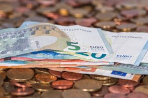 e-ΕΦΚΑ και ΔΥΠΑ: Λεφτά από σήμερα σε 4,37 εκατ. δικαιούχους – Ποιοι πληρώνονται μέχρι την Παρασκευή
