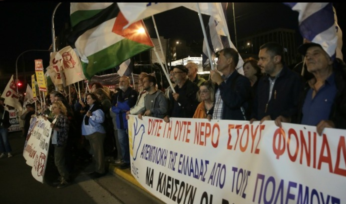 Αντιπολεμικό συλλαλητήριο στην Αθήνα: Σε εξέλιξη η πορεία προς την αμερικανική πρεσβεία – Κλειστό το κέντρο