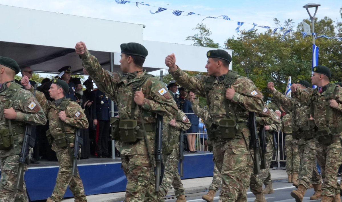 Ηράκλειο: Με λαμπρότητα και πλήθος κόσμου η παρέλαση για την 28η Οκτωβρίου (Φωτογραφίες – Βίντεο)