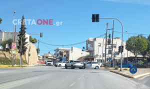 Τροχαίο ατύχημα στο Γάζι: Δύο αυτοκίνητα συγκρούστηκαν στον κόμβο προς Αμμουδάρα