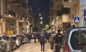«Έξηλωσε τη μισή οροφή!»: Θολό το τοπίο για τον άνδρα που έσπειρε τον τρόμο στα Σεπόλια – Το χρονικό της νύχτας που έκλεισε η Προποντίδος