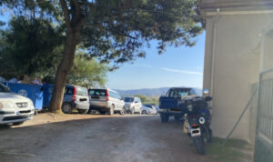 Καταγγελία στον Δήμο Χερσονήσου: Δωρεά για τις ανάγκες του δημοτικού σχολείου Επισκοπής έγινε πάρκινγκ, ενώ οι μαθητές ψάχνουν αίθουσες!